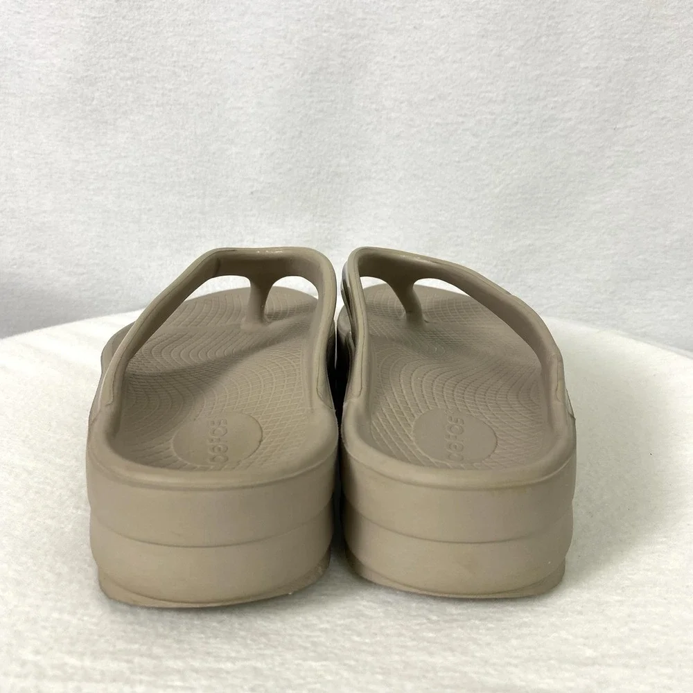 OOFOS sandals excellent
